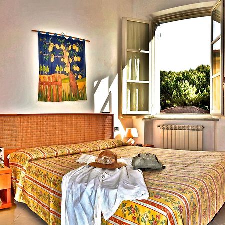 Hotel Villa Fiorisella มารีนา ดิ มาซซา ภายนอก รูปภาพ