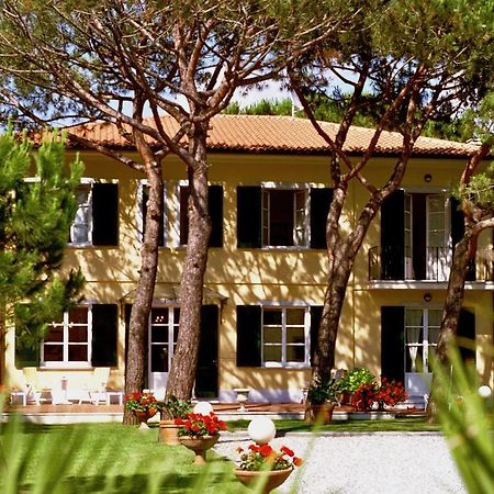 Hotel Villa Fiorisella มารีนา ดิ มาซซา ภายนอก รูปภาพ