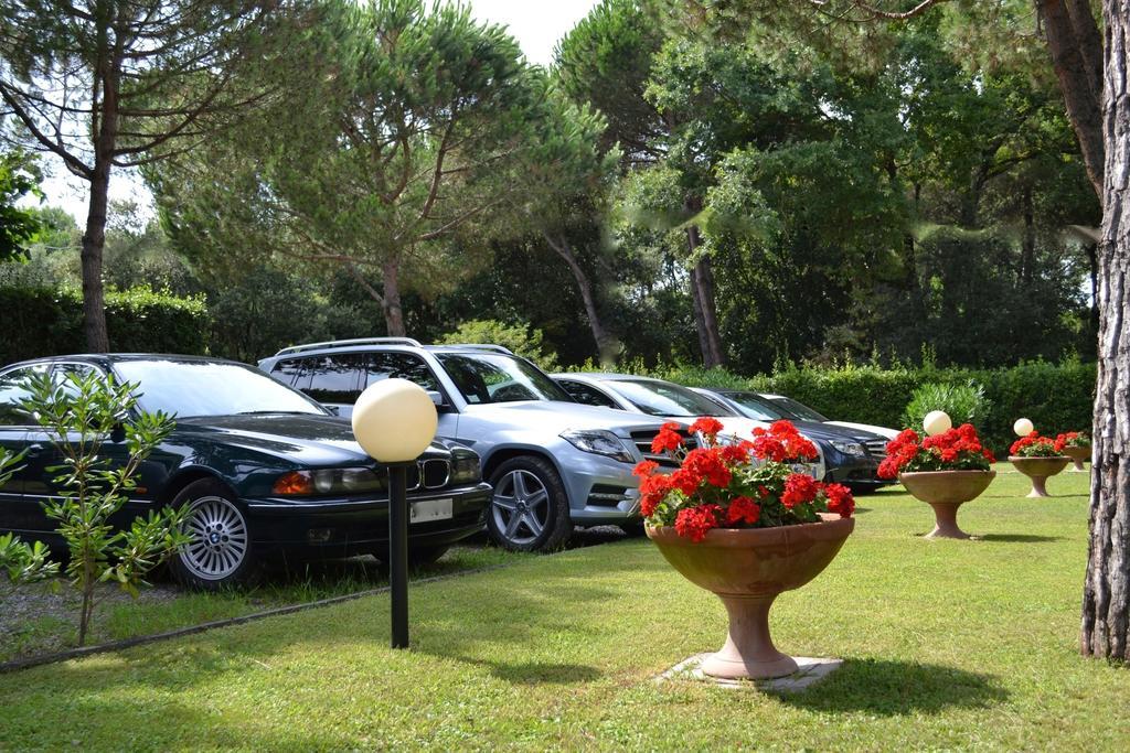 Hotel Villa Fiorisella มารีนา ดิ มาซซา ภายนอก รูปภาพ