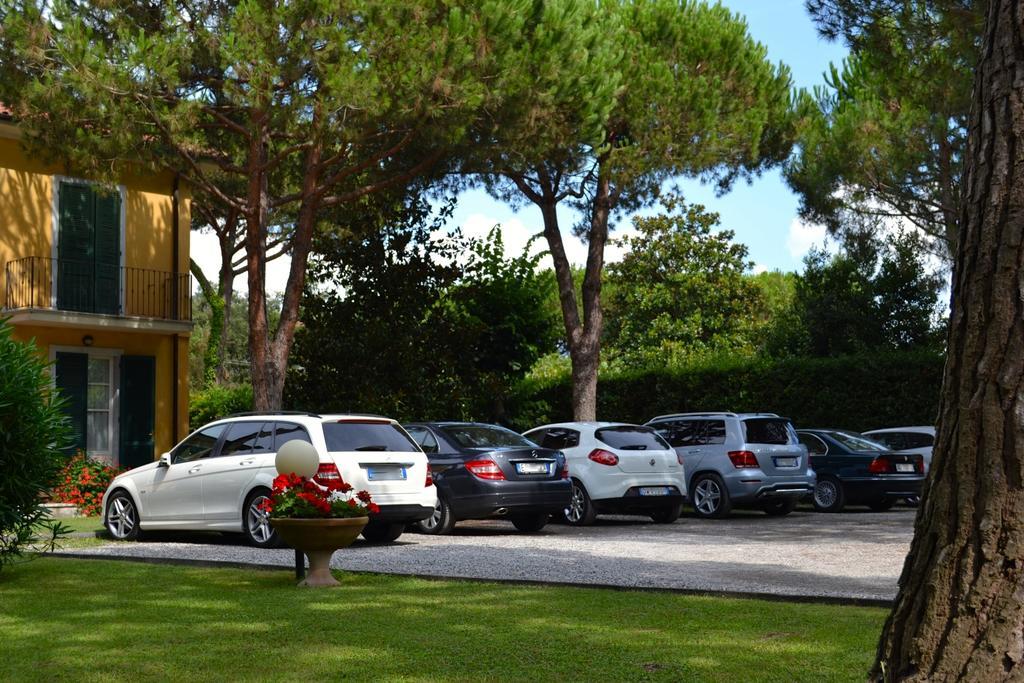 Hotel Villa Fiorisella มารีนา ดิ มาซซา ภายนอก รูปภาพ