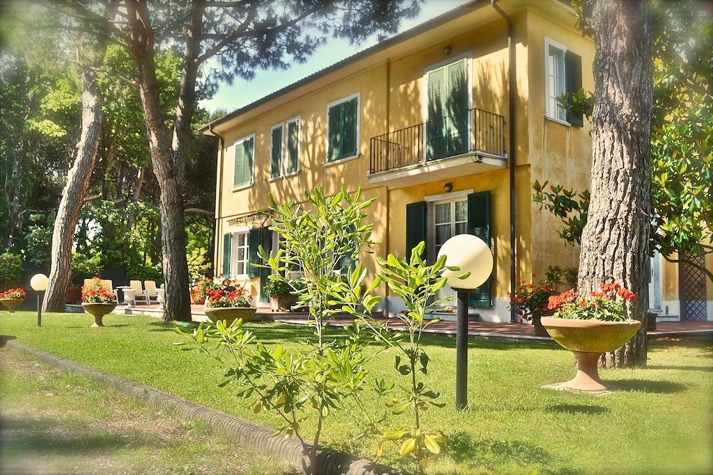 Hotel Villa Fiorisella มารีนา ดิ มาซซา ภายนอก รูปภาพ
