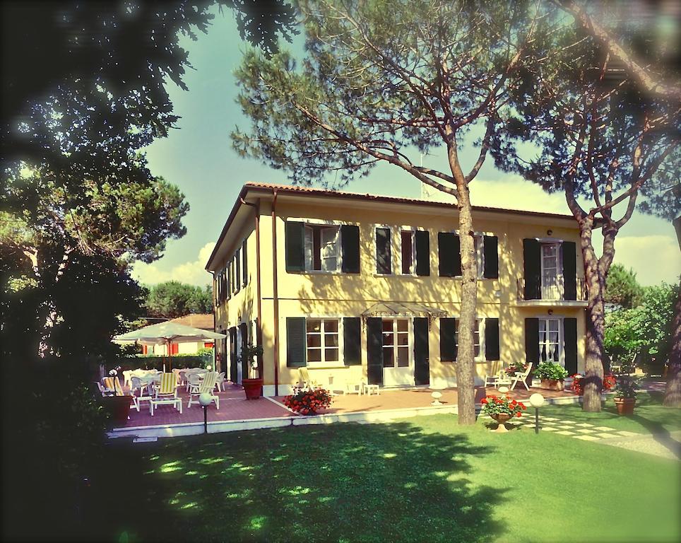 Hotel Villa Fiorisella มารีนา ดิ มาซซา ภายนอก รูปภาพ