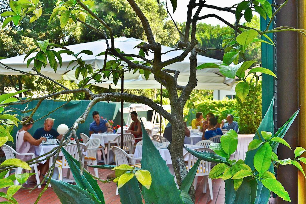Hotel Villa Fiorisella มารีนา ดิ มาซซา ภายนอก รูปภาพ