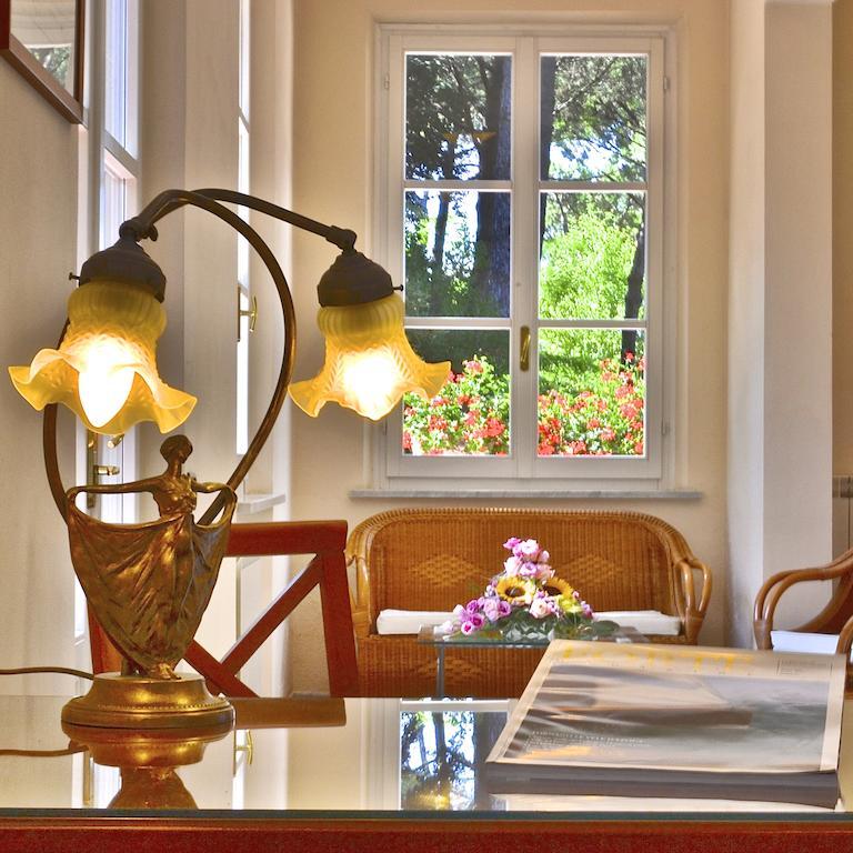 Hotel Villa Fiorisella มารีนา ดิ มาซซา ภายนอก รูปภาพ