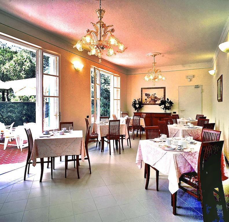 Hotel Villa Fiorisella มารีนา ดิ มาซซา ภายนอก รูปภาพ