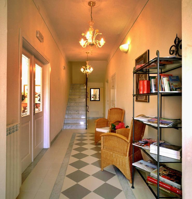 Hotel Villa Fiorisella มารีนา ดิ มาซซา ภายนอก รูปภาพ