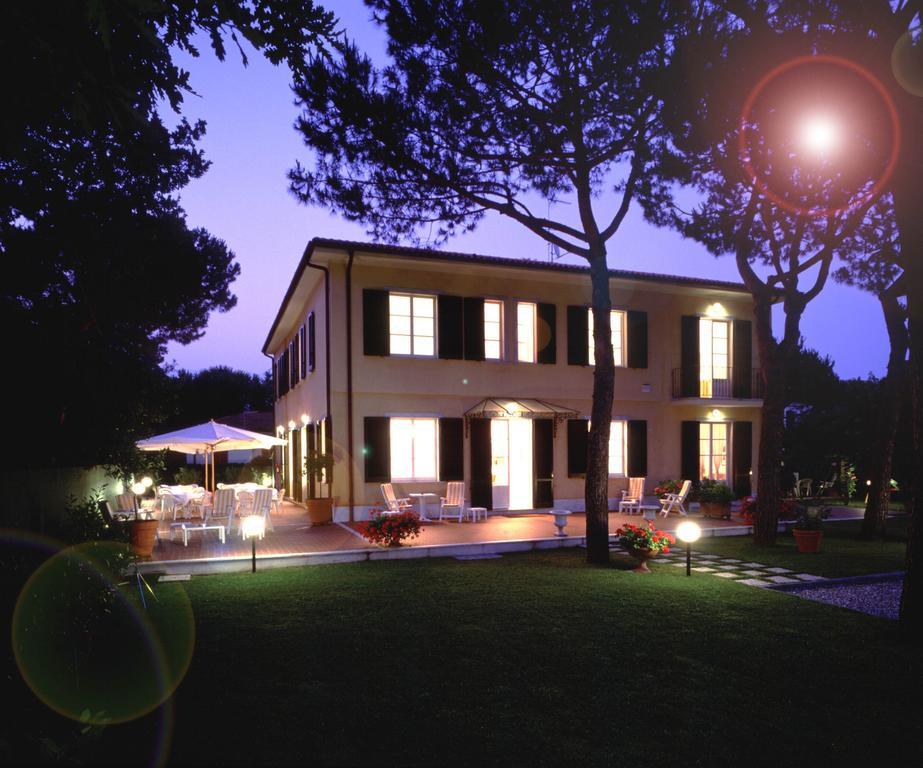 Hotel Villa Fiorisella มารีนา ดิ มาซซา ภายนอก รูปภาพ