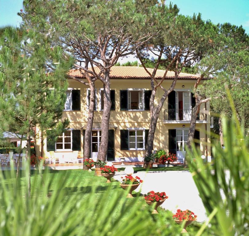 Hotel Villa Fiorisella มารีนา ดิ มาซซา ภายนอก รูปภาพ