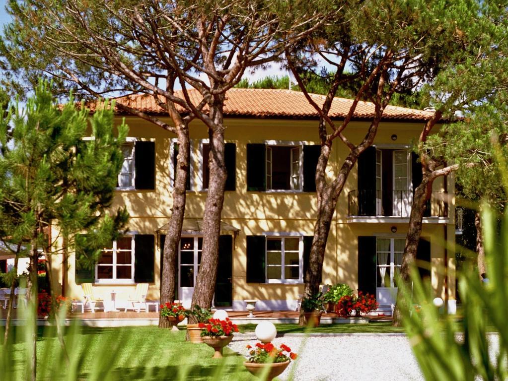Hotel Villa Fiorisella มารีนา ดิ มาซซา ภายนอก รูปภาพ