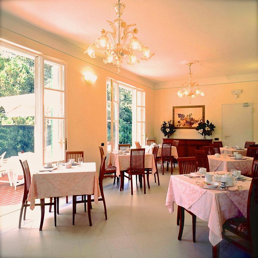 Hotel Villa Fiorisella มารีนา ดิ มาซซา ภายนอก รูปภาพ